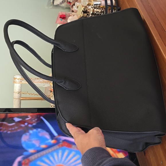 HANDBAGS - Picture 6 of 7